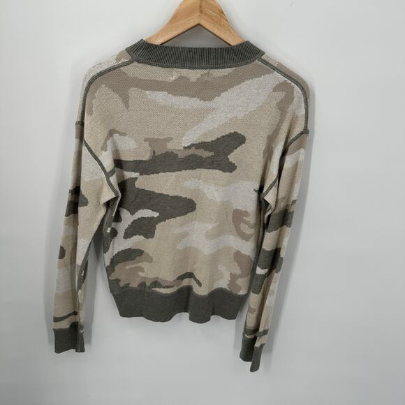 JOHN & JENN Evereve Dominic Camo Pullover // XS - Picture 9 of 9